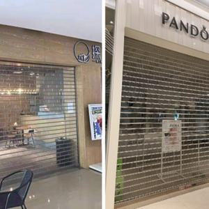 Barrière de protection automatisée à fermeture roulante haute visibilité pour les devantures de magasins et les garages commerciaux - Product Image 2