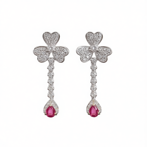 Pendientes de Oro Blanco con Flor y Rubí, con Diamantes de Corte Brillante Redondo en Engaste Pavé, para Mujer, Estilo Romántico para Fiesta - Product Image 1