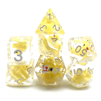 Dadu RPG dapat disesuaikan Set Sharp Edge D6 D20 Liquid Core Resin 16mm bentuk polihedral dengan bebek di dalam dan Logo kustom