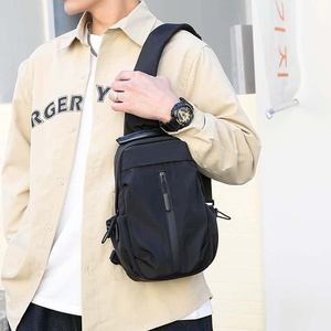 Bolso Bandolera Unisex Azul Marino de Nailon con Cierre de Cremallera, Impermeable, para Viajes, para Hombres y Mujeres, Uso en Todas las Estaciones - Product Image 6
