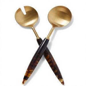 Elegantes tenedores para ensalada en tono dorado con mangos de resina, acabado mate, aptos para lavavajillas, para juegos de cubiertos para fiestas. - Product Image 1