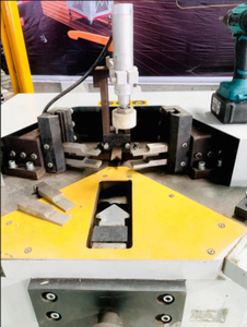 Máquina de Conformado de Esquinas CNC para Vidrio y Máquina para Fabricar Ventanas, lo Último en Tecnología para Ventanas y Máquina para Fabricar Ventanas de PVC - Product Image 6