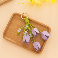 Porte-clés en cuir fait main en forme de tulipe, breloque pour sac, perles florales pour femmes, porte-monnaie, étui pour téléphone portable, pendentif pour clé de voiture, accessoires