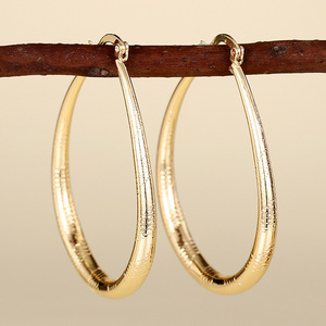 Orecchini a Cerchio Geometrici a Goccia per Donne, Design Dettagliato e Audace, Gioielli di Moda - Product Image 6