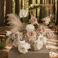 Bola Bunga Hydrangea Hijau Burgundy Ramah Lingkungan yang Elegan dengan Sentuhan Alami untuk Upacara Pernikahan di Gereja Dalam Ruangan dengan Pita Gantung