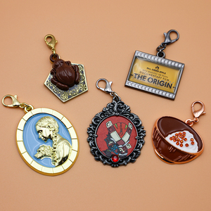 ป้ายโลหะเคลือบอ่อนแบบกำหนดเองขายดี ป้ายโลหะขนาดเล็กตัวการ์ตูน จี้ห้อยกระเป๋าแฟชั่น - Product Image 1