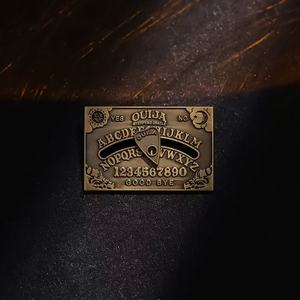 Mini MOQ único Retro Ouija tablero broche brujería adivinación solapa insignias chapado Metal esmalte pines para mochila artesanías de Metal - Product Image 4