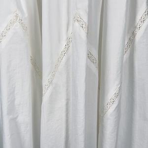 ชุดเดรสผู้หญิงดีไซน์ใหม่จากโรงงานผู้ผลิต (OEM) ตกแต่งด้วยผ้าลูกไม้แบบซ้อนชั้น - Product Image 4