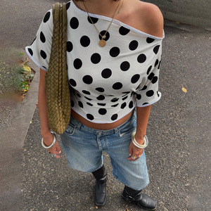 Haut à épaules dénudées à pois pour femmes, t-shirt en tricot à manches courtes, coupe ajustée, style européen - Product Image 1