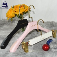 Cintres en bois personnalisés roses pour vêtements féminins, pour robes et jupes, résistants et de qualité supérieure
