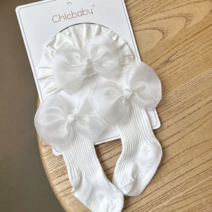 Venta al por mayor de fábrica/OEM: Conjunto de <span class=keywords><strong>gorro</strong></span> y calcetines de primavera para bebé, gorros de gasa de algodón con patrón de dibujos animados a prueba de viento para protección de la fontanela del recién nacido. - Product Image 5
