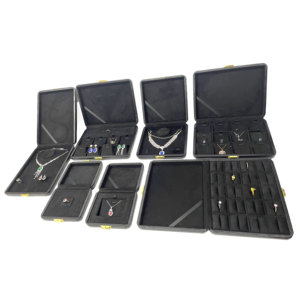 Caja de embalaje cuadrada con bisagras para joyería, de terciopelo de lujo, para collares y cadenas, venta al por mayor de fábrica - Product Image 3