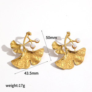 ต่างหูรูปใบแปะก๊วยประดับมุกสแตนเลสสำหรับผู้หญิงสวมใส่ทุกวัน - Product Image 5