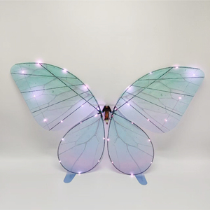 Nouveauté Accessoires de Scène Papillon Bionique Télécommandé avec LED et Batterie Amovible pour Concert, Mariage, Décoration de Cérémonie de Remise de Bague, Élégant et Vintage - Product Image 6