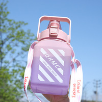 Bouteille d'eau de sport en plastique de couleur macaron de grande capacité 46oz personnalisée en gros graduelle en plastique à large ouverture