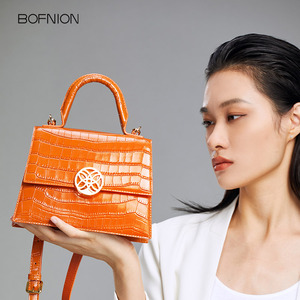 Sac à main de luxe en cuir véritable pour femme avec bandoulière – Sac de créateur durable - Product Image 4