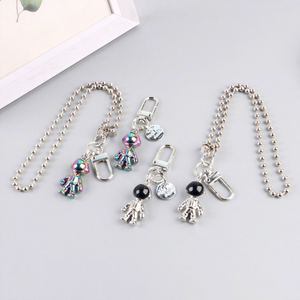 Llavero de coche de astronauta de metal colorido y creativo, cadena de personalidad moderna, accesorios de moda, colgante para bolso de mujer - Product Image 1