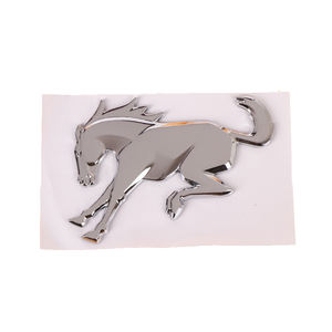 Emblèmes de <span class=keywords><strong>voiture</strong></span> en plastique autocollants imperméables de luxe en forme de <span class=keywords><strong>cheval</strong></span>, argent, blanc, noir, design dynamique pour la personnalisation de la <span class=keywords><strong>voiture</strong></span> - Product Image 2