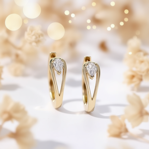 Boucles d'oreilles Huggie dorées en alliage de zinc plaqué or 22 carats avec strass en cristal goutte d'eau, sertissage griffe, design minimaliste, pour femme, usage quotidien - Product Image 2