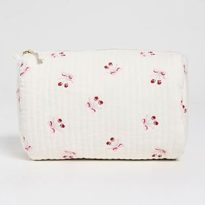 Pochette en coton matelassé blanc réutilisable personnalisée, broderie cerise, grande capacité, fermeture éclair, sac cosmétique portable écologique pour femmes - Product Image 1