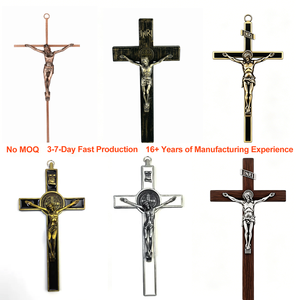Statua d'Angelo Religiosa Incisa, Spilla in Metallo Cristiana in Lega <span class=keywords><strong>di</strong></span> Zinco Placcata Oro con Design a Croce <span class=keywords><strong>di</strong></span> Gesù - Product Image 1