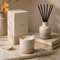 FUBEI LIVING – Coffret Cadeau de Luxe pour la Maison : Pot à Bougie en Céramique Personnalisé avec Logo, Diffuseur à Bâtonnets Bicolore Crème et Sable Mat – Vente en Gros