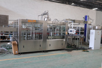 Ligne de production de machines de remplissage de capsuleuse de remplissage de rince-bouche d'usine de jus de boissons entièrement automatique
