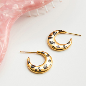 Pendientes de Aro con Diseño de Luna, Acero Inoxidable con Baño de Oro de 18K, Estampado de Leopardo, Joyería de Moda - Product Image 4