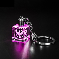 Nuovo design all'ingrosso a buon mercato K9 bianco cubo di cristallo portachiavi personalizzato 3d incisione laser led luce di cristallo portachiavi