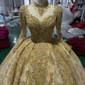 Vestido de Quinceañera Moderno Dorado con Mangas Largas, Lentejuelas, Cuentas y Encaje, Cola Capilla, Largo hasta el Suelo, para Fiesta de Noche - Product Image 5