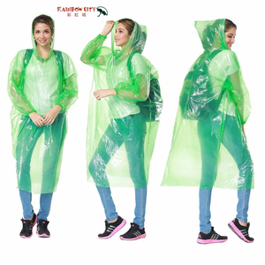 Imperméable en plastique imperméable jetable pour adultes Capuche transparente Vêtements de pluie noirs pour les activités de plein air comme la randonnée à vélo - Product Image 6