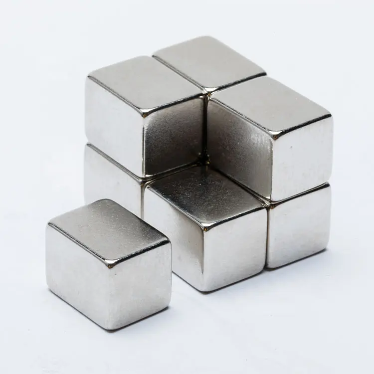 Industrielle magnetische Materialien Seltenerd magnete Starker Scheiben block quadratischer magnetischer N52-Neodym-Magnet