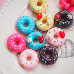 Donut grande artificial de fresa con efecto de azúcar, de resina, para manualidades, con técnica de goteo de crema y aceite, para fundas de teléfono, llaveros y colgantes, 22mm - Product Image 1