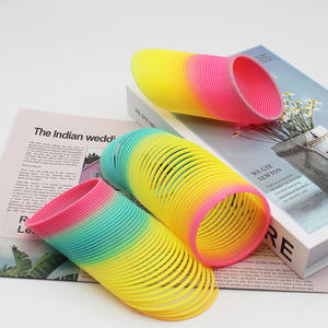 Хит продаж: миниатюрная классическая пластиковая игрушка-пружина «Радужная волшебная пружина» для детей 5-7 лет, игрушка-спираль «Кольцо» - Product Image 2