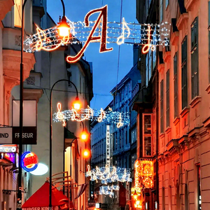 Luces Decorativas con Diseño de Cruce de Calles Navideñas, Iluminación Superior para Calles Comerciales en Época Festiva - Product Image 1