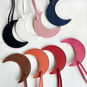 Nouvelle Arrivée Promotion Cadeau Populaire Porte-clés Pendentif en <span class=keywords><strong>Cuir</strong></span> PU en Forme de Lune pour Femme Accessoire de Décoration de Sac à Main Breloque de Sac - Product Image 1