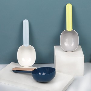 Pala de comida para perros y gatos de plástico ecológico y duradero al por mayor con mango de clip nueva herramienta de comida para mascotas para animales pequeños - Product Image 4