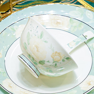 Service de table de luxe vert avec bord doré, assiettes, bols, plats, en porcelaine fine, pour hôtels, pour 10 personnes - Product Image 3