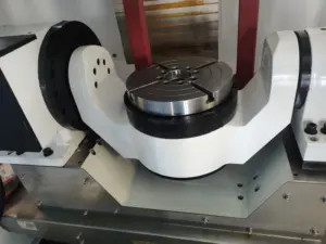 धातु प्रसंस्करण के लिए पांच-अक्ष सीएनसी मशीन सेंटर वर्टिकल मशीनिंग सेंटर मिलिंग बोरिंग ड्रिलिंग टैपिंग मशीन