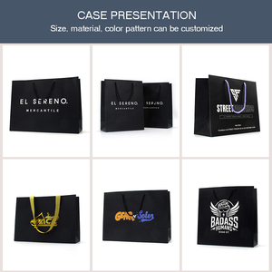 Sacs de shopping en papier kraft noir recyclables, personnalisés avec logo imprimé et estampage à chaud doré, pour emballage promotionnel de vêtements et cadeaux de détail - Product Image 6