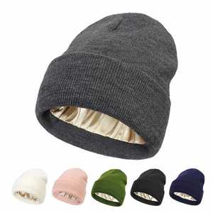 Bonnet en tricot pour femme avec revers, doublure intérieure en satin de soie, idéal pour l'hiver - Product Image 3