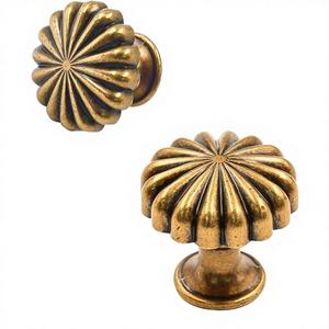 Boutons de placard en laiton massif - Durables, élégants, couleur et taille personnalisables, design moderne pour une utilisation en chambre à coucher - Choix de quincaillerie de qualité supérieure pour la maison - Product Image 1