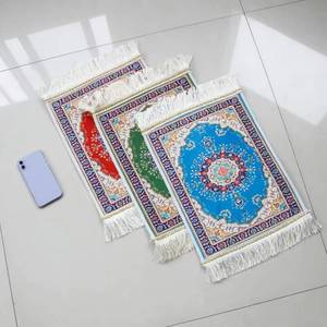 Alfombra de oración musulmana lavable de seda fría con acolchado mejorado para rodillas y frente, diseño islámico moderno, base antideslizante. - Product Image 4