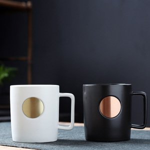 Tasses en céramique avec cercle en cuivre, design minimaliste, pour café ou eau, 350 ml, forme carrée, idéales pour un cadeau - Product Image 1