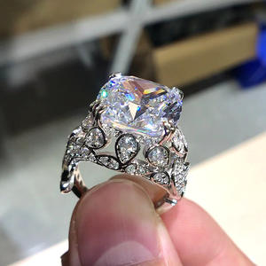 Anillo de Diamantes F1470, Corte Esmeralda, Oro Blanco Natural, Anillo de Compromiso para Mujer, Color D, Piedra Principal y Piedras Laterales - Product Image 2