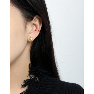 WMEL125 Pendientes de calcedonia blanca de moda S925 Plata de Ley 925 Stud de piedras preciosas con chapado en oro para bodas - Product Image 4