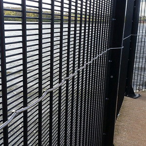 Valla <span class=keywords><strong>de</strong></span> Seguridad Anti-Intrusión Curva 358, Resistencia Mejorada al Escalado, Diseño Moderno, Acero Inoxidable, 8 pies <span class=keywords><strong>de</strong></span> Altura, para Estadios - Product Image 4