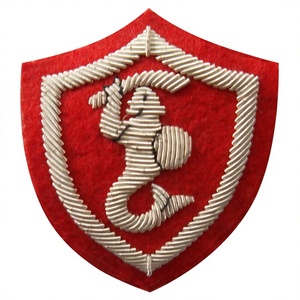 BLAZER BADGE personnalisable brodé à la main et émaillé en tissu et feutre Badge nominatif à coudre pour sacs - Product Image 1