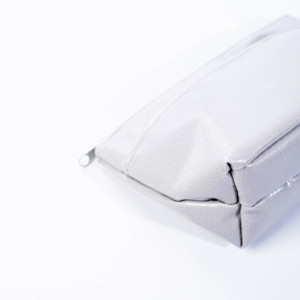 Bolsa de Almacenamiento con Cierre de PVC de Gran Capacidad, Diseño Elegante, Bolsa de Cosméticos Cúbica, Color y Logotipo Personalizables, Marca ROOTSMEN, Uso Diario - Product Image 6