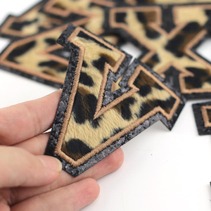Parches Termoadhesivos de PVC con Letras de Chenilla de 8cm, Diseño de Leopardo, Ecológicos y Personalizados, con Lentejuelas Bordadas para Ropa - Product Image 4